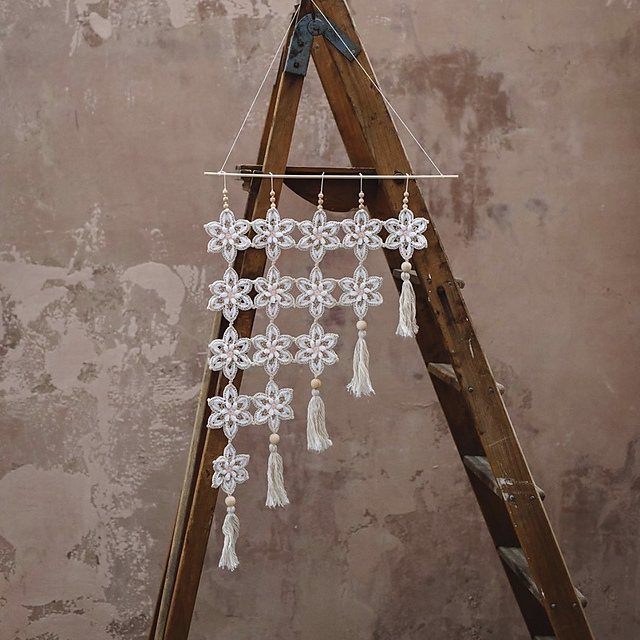 Akelej Wallhanging