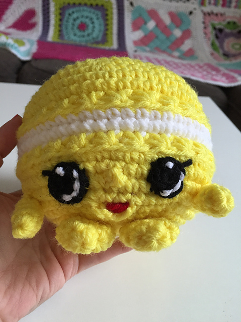 Ravelry: Shopkins Macca Roon - Amigurumi Macaroon pattern by Jen Smith