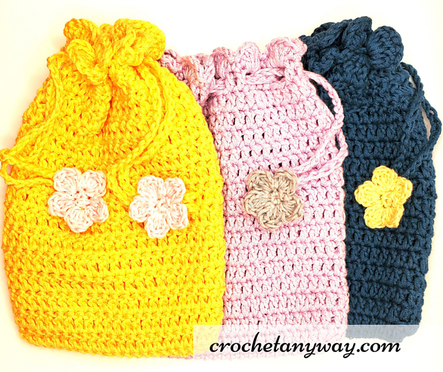 Gift bag with flower drawstring
