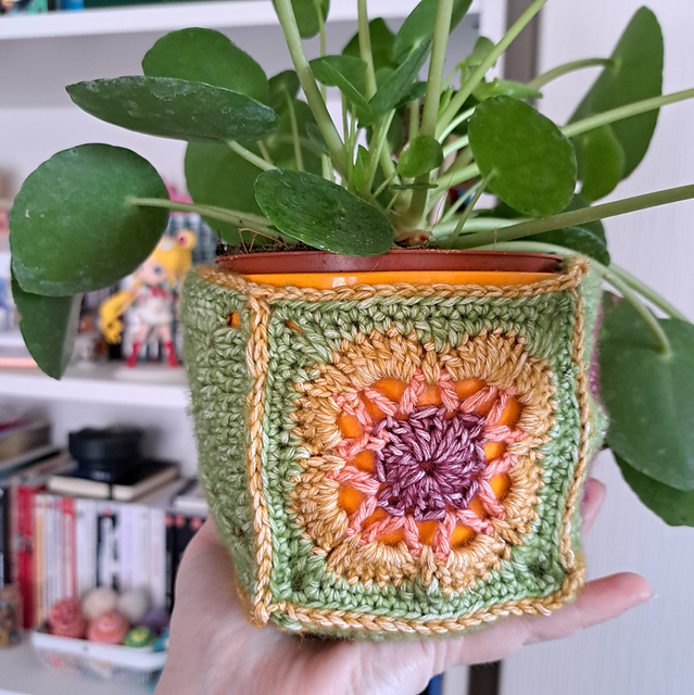 Granny Flower Pot