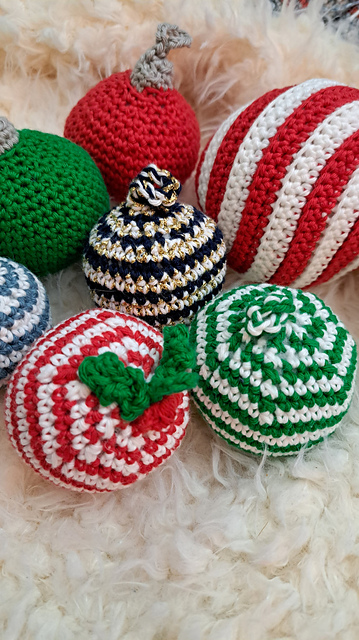 Boules de Noël rayées