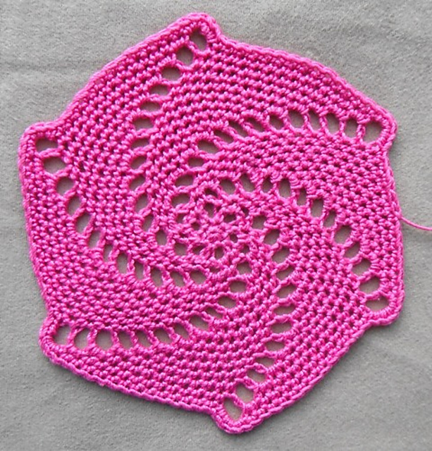 Lace spiral coaster