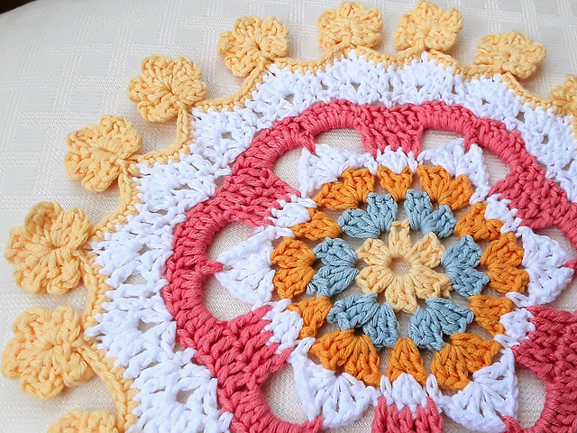 Vintage-Style Vase Coaster