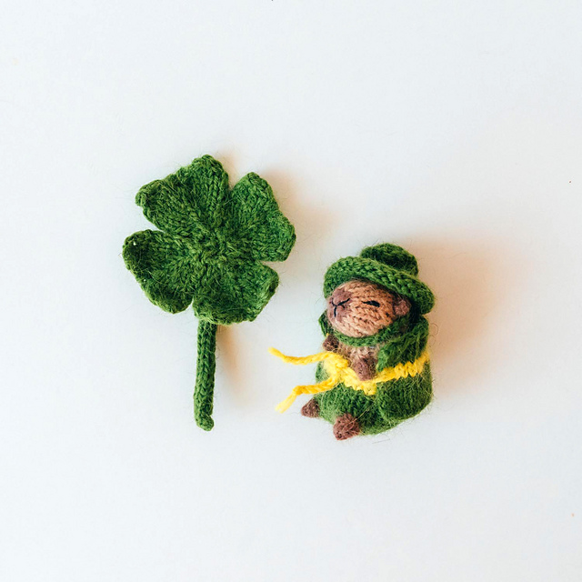 Capybara St. Patrick Outfit