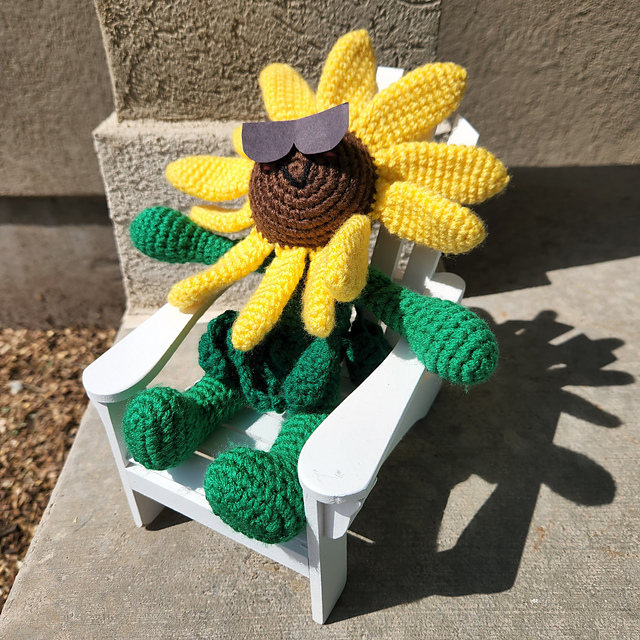 Ravelry: Sunflower BUDdy pattern by The CrochetWizzard!
