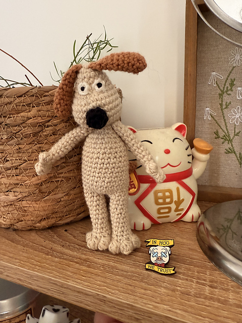 Gromit (standing)