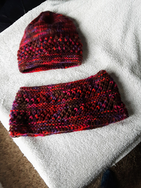 F809 Hat and Cowl
