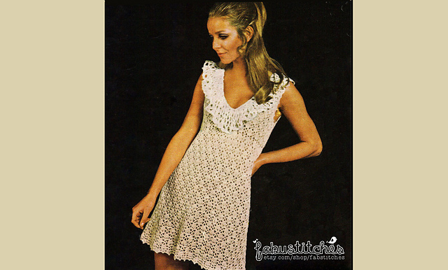 Sleeveless Dress with Lacy Collar