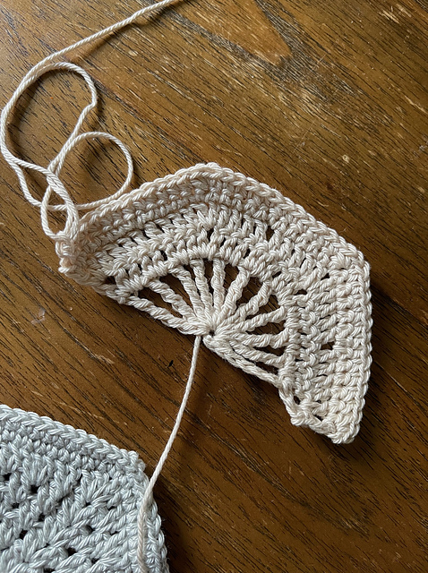 Lacy Half Hexie (C)