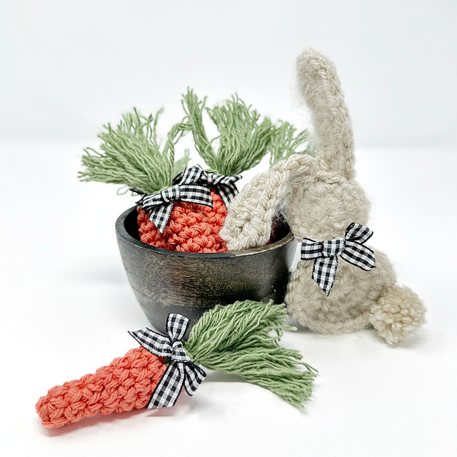 Easter Garland with Bunnies and Carrots