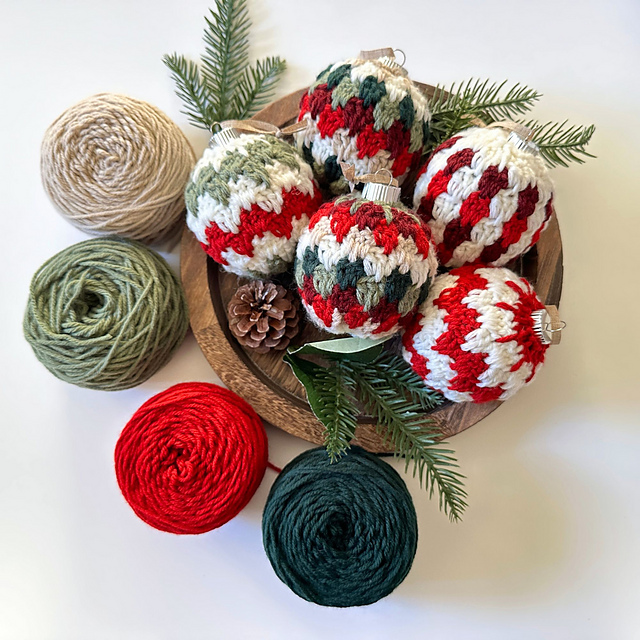 Country Charm Bauble Cover