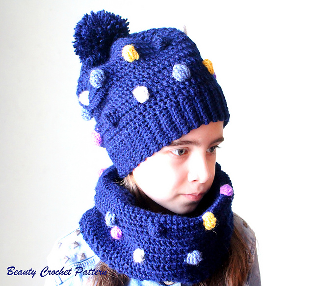 Bobble Hat And Cowl Set
