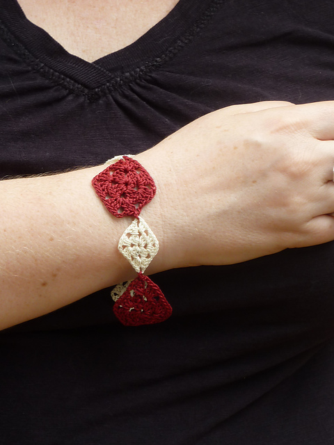 Diagonal Granny Square Bracelet