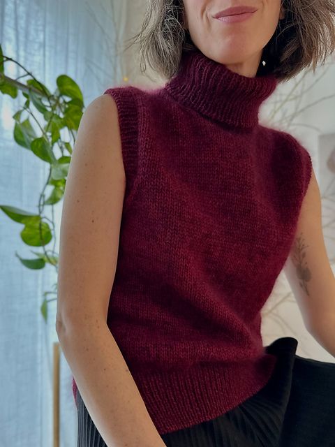 Ravelry: Heartwarmer Vest pattern by Dorothy Offeciers