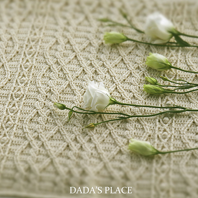 Maisy Blanket With Cables