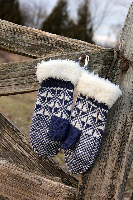 Nordic Sleigh Ride Mittens