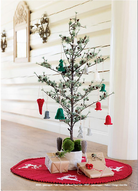30507 Tree Skirt