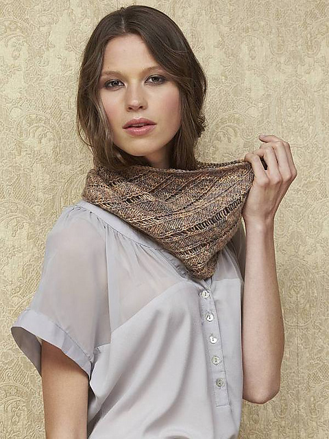 Diagonal Lace Stitch Cowl