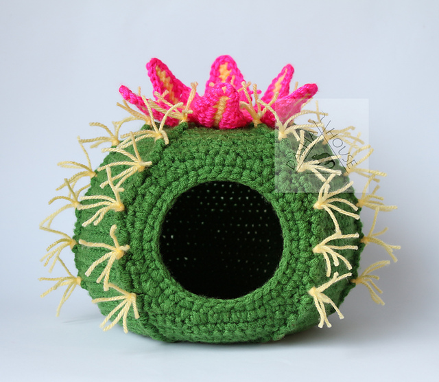Cactus bed for cats and small dogs
