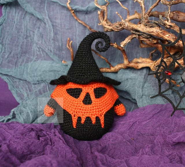 Halloween Skull Gnome