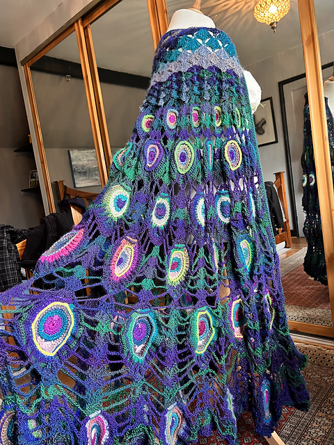 【ballet by backlash 】Peacock long knit Ravelry: Peacock Feather Mandala Throw pattern by Sarah Lidster
