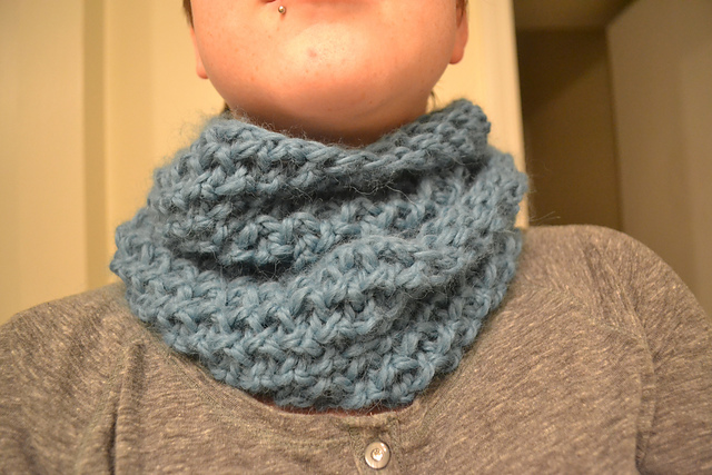 Bee Stitch Cowl