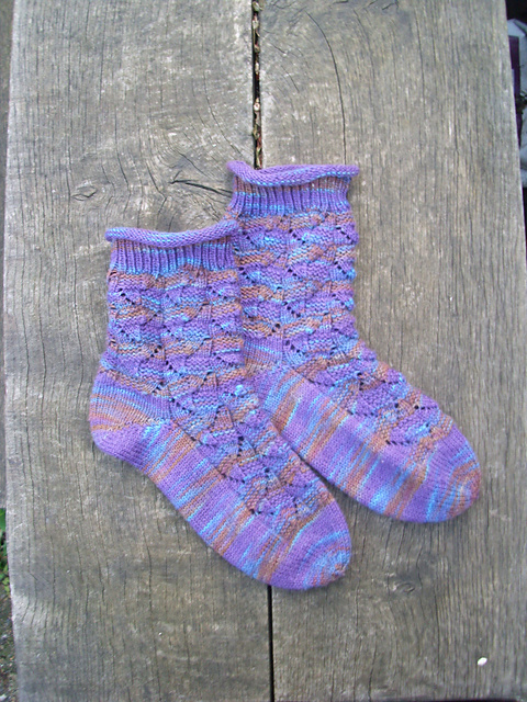Feine Damensocken, zartes Ajourmuster