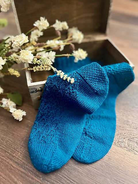 Opulence Socks Knitting Pattern