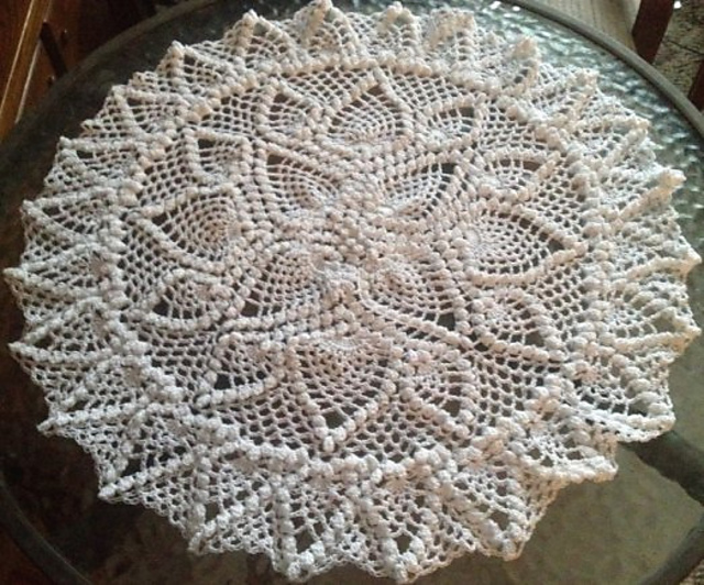 Popcorn & Pineapples Doily - 20"