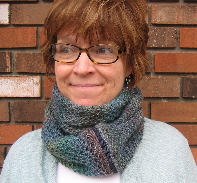 Zip It! Cowl