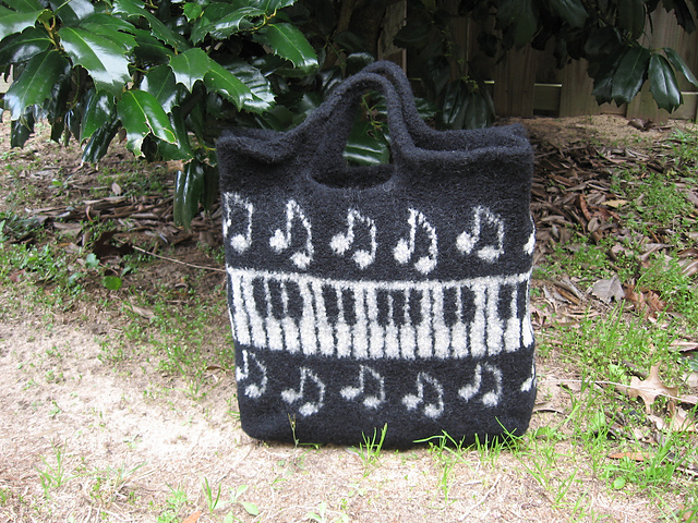 MUSICA: The Felted Bag