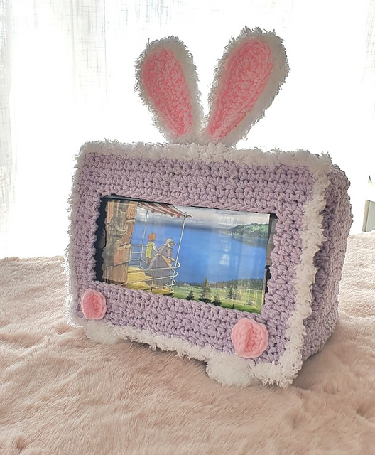 Bunny TV Phone Holder
