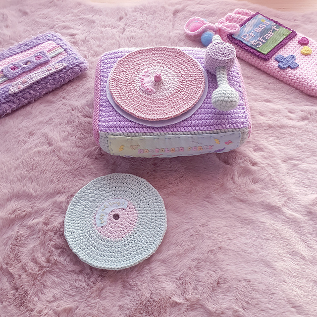 Ravelry: Retro Record Player Coaster pattern by Delilah Crochet