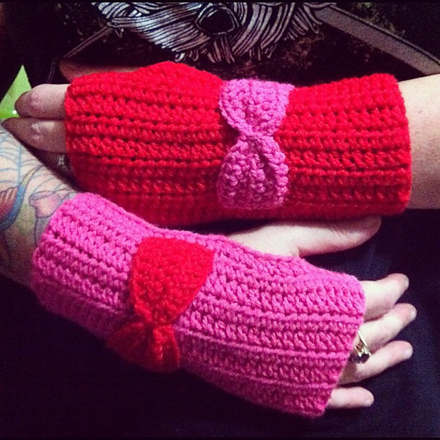 Easy Fingerless Gloves with Bow
