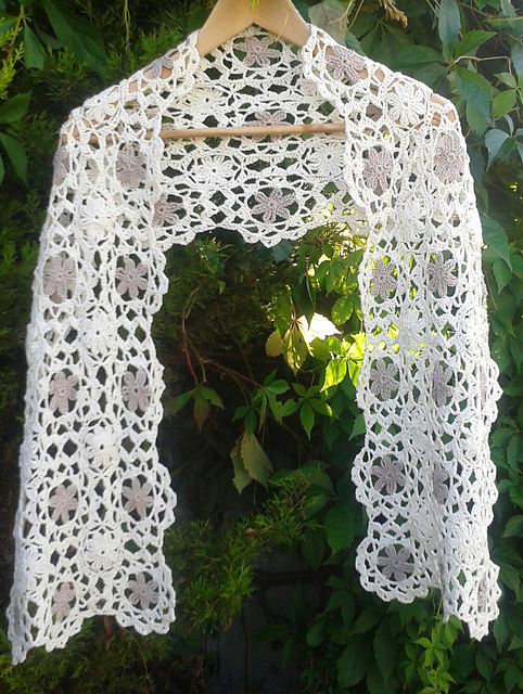 Shell Edged  Medallion Motif Scarf