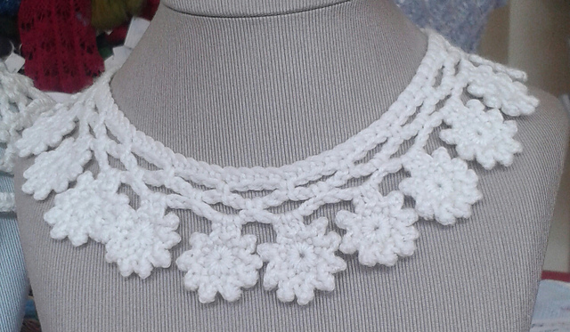 Crochet Collar with Flowers