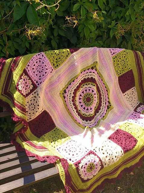 Victoria Vintage Throw