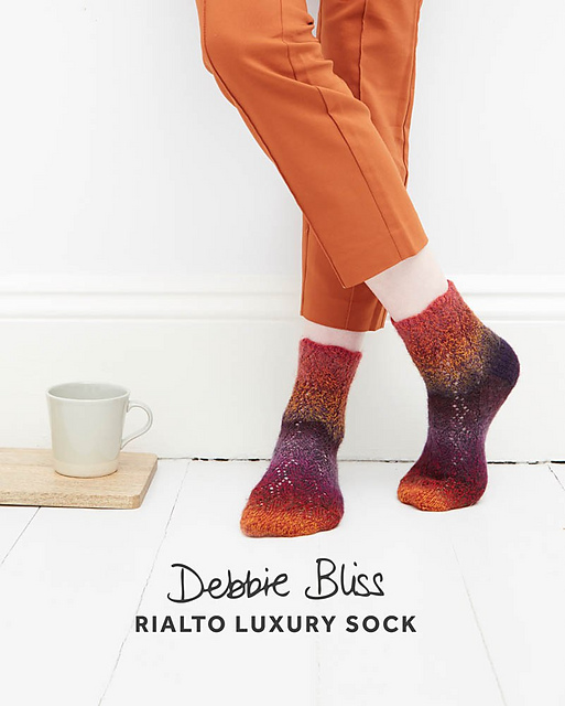 DB082 - Zig Zag lace Socks