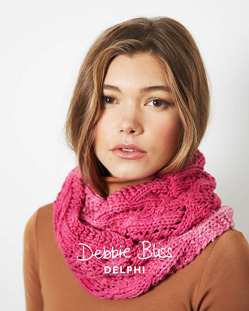 DB064 - Lace Cowl