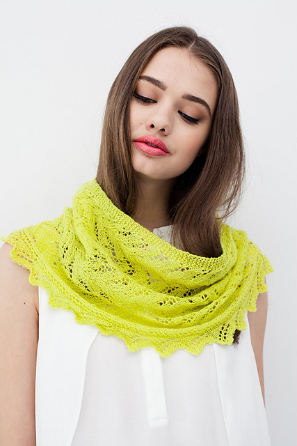 DB005 - Lace Edged Cowl