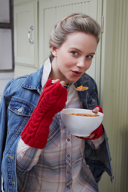 Cabled Mitts