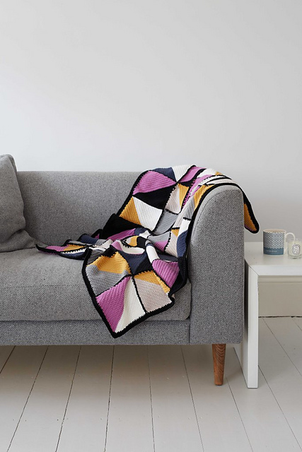 DB052 - Graphic Crochet Blanket