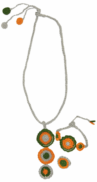 Collar, pulsera y anillo en tres colores