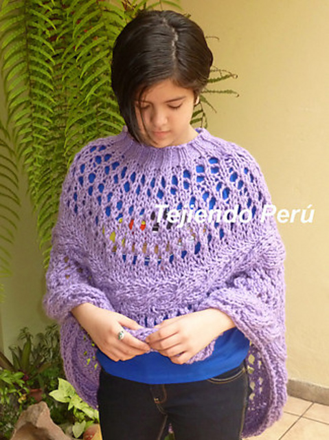 Poncho irregular calado  con trenzas