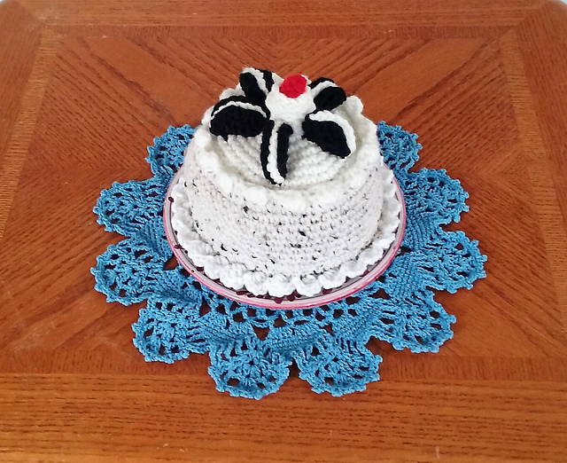 Cookie Crumbles & Cream Cake