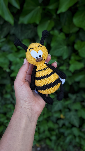 Funny Bee Amigurumi