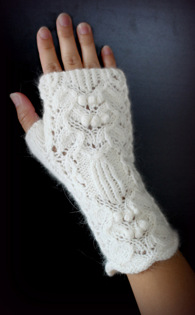 #04 White Pattern Demi-Glove