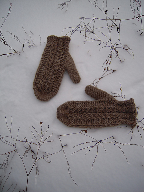 Countryside Cabled Mittens