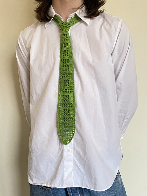 Retro filet crochet tie