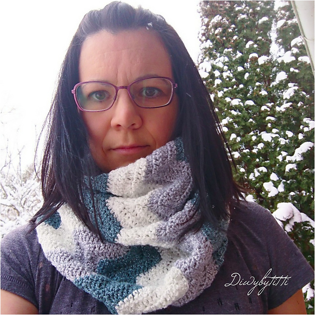 Waves infinity scarf